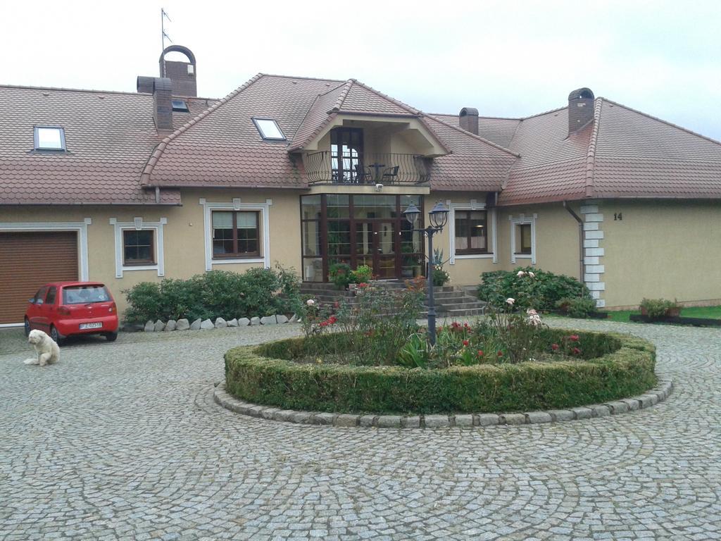 Gosciniec Sloneczny Hotel Drzonków Eksteriør billede